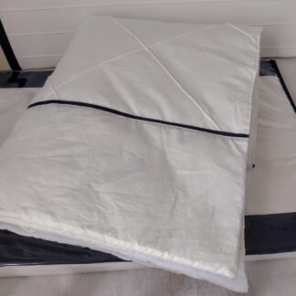 Edredom de Berço Matelasse - Branco e Marinho