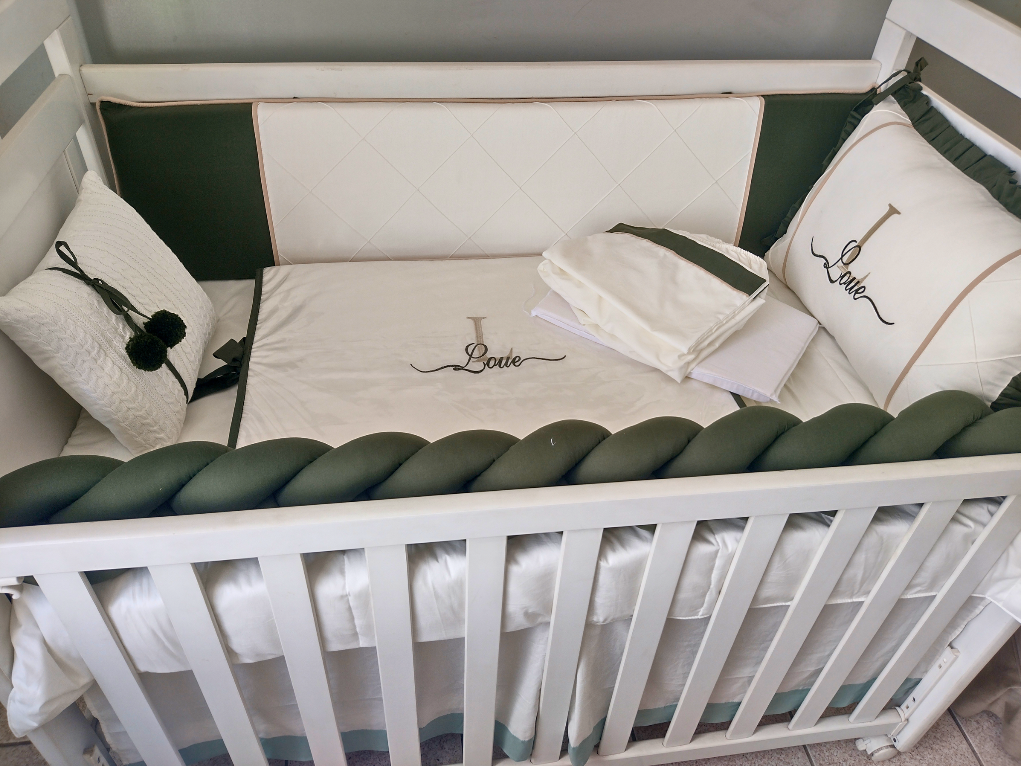 Kit Berço Verde Militar Dourado - Imagem 3